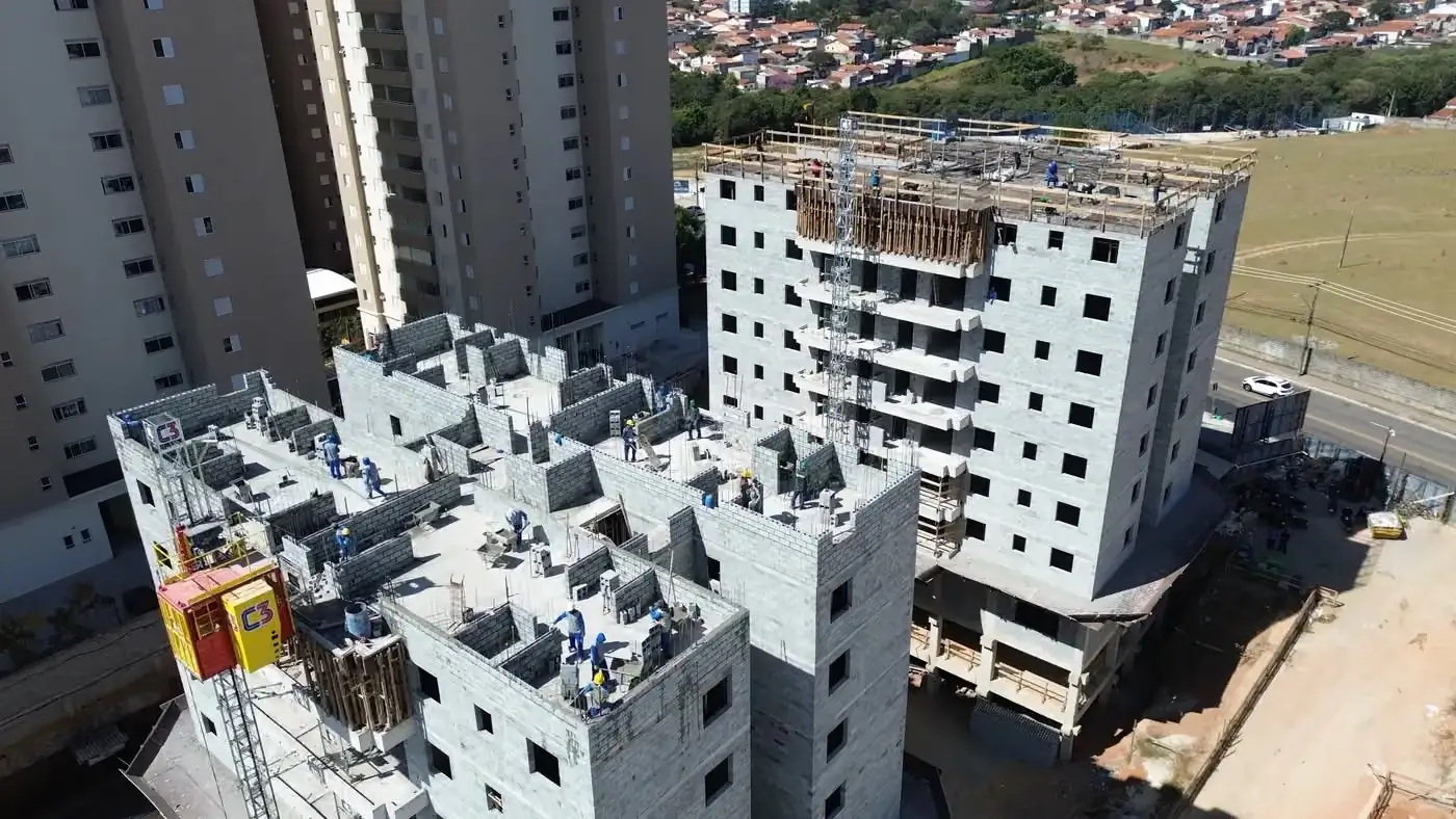 Vista aérea do andamento da obra do Maxximo Prime